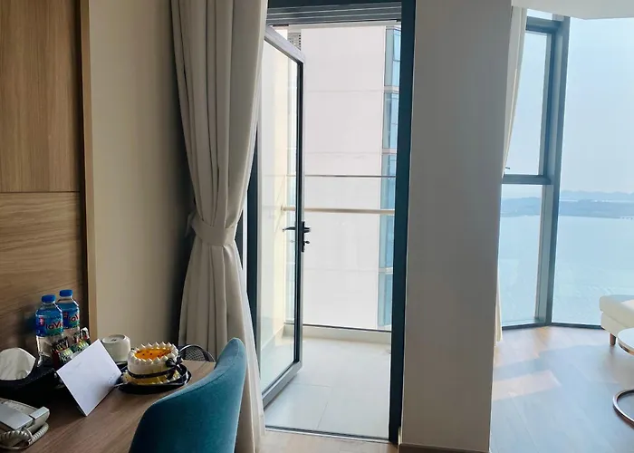 Bayside Bliss By A La Carte Ocean View Apartment Ha Long